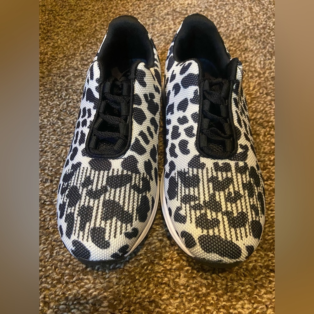 Oli Jolimall Shoes - white with black spots and lines - Size 6 women’s